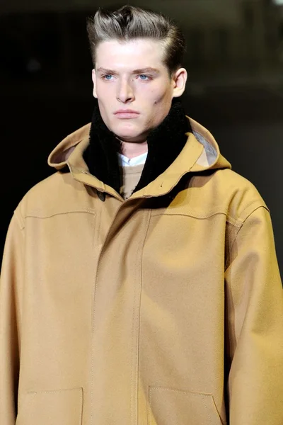 Look 15